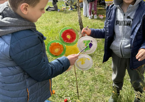 Zajęcia na dworze Piotr i Leon