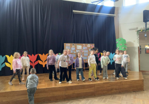 Rybki poznają szkołę