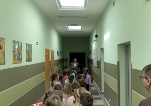 Rybki poznają szkołę