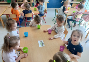 Smacznego! Jogurt smakuje rewelacyjnie.