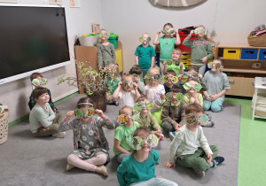 Pamiątkowe zdjęcie z uroczystości grupowej