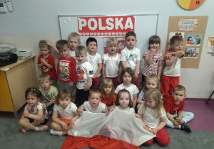 wspólne zdjęcie z flagą