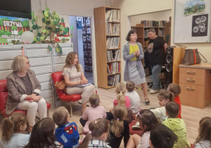 Pani Kasia dziekuje dzieciom za uwagę