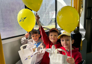 Dzieci w autobusie