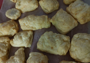 Upieczone ciastka z jabłkami