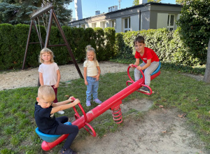 Zabawy na przedszkolnym placu zabaw