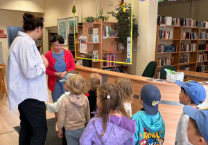 Niedźwiadki wizyta w bibliotece