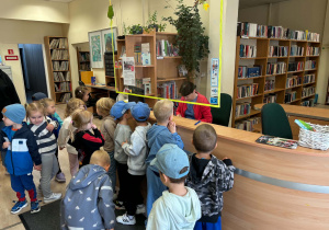 Niedźwiadki wizyta w bibliotece