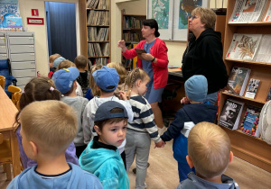 Niedźwiadki wizyta w bibliotece