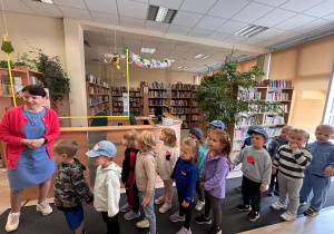 Niedźwiadki wizyta w bibliotece
