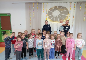 Satrenki z Policjantkami.